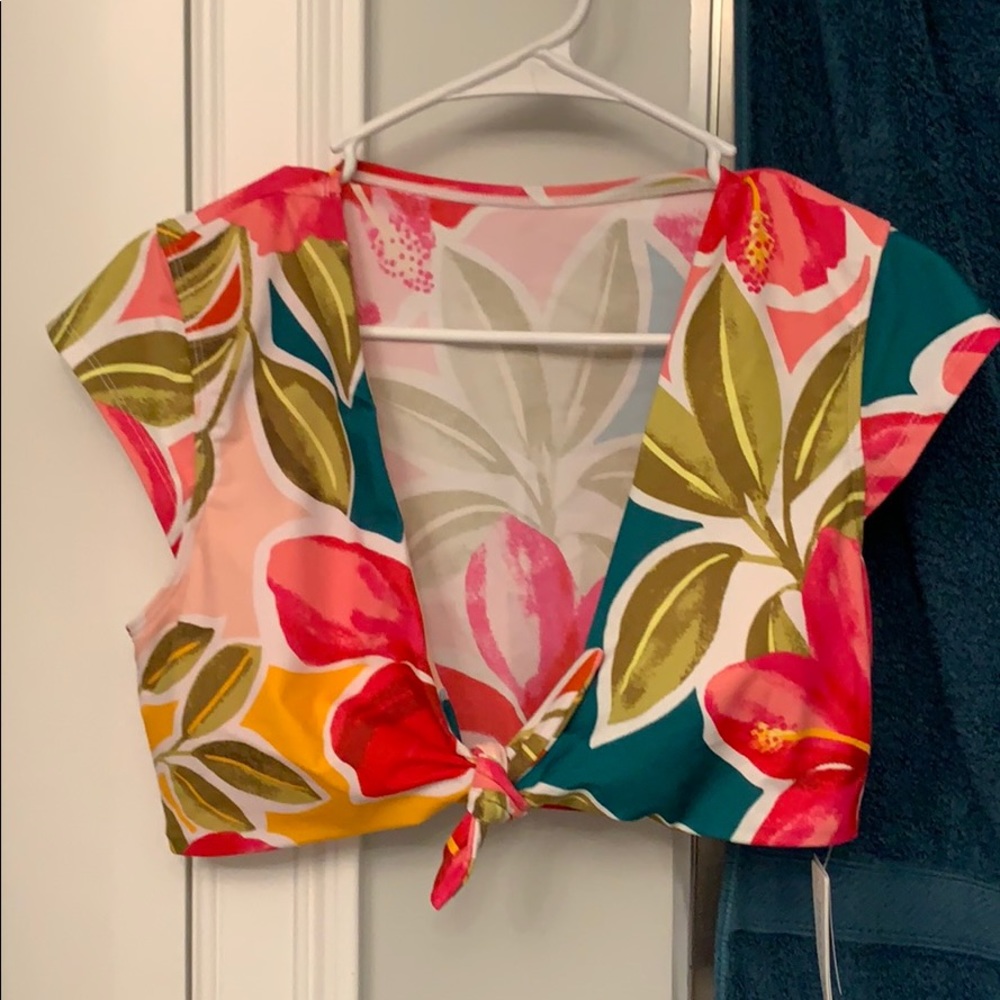 NWT COLORFUL BATHING SUIT TOP!